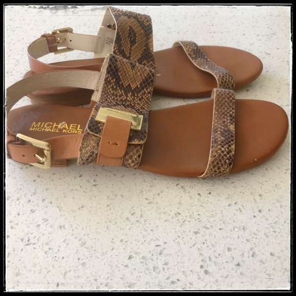 🧡 Beautiful Michael Kors Sandals 🧡 - Picture 2 of 7